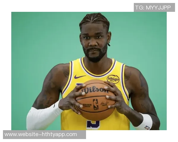 湖人尽管失误频频三分不佳却凭借进攻篮板拼搏奋战