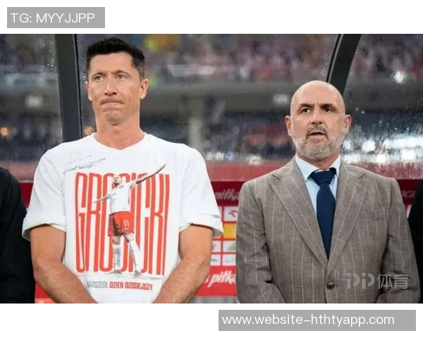 莱万回忆被前国家队主帅剥夺队长袖标时的震惊反应让我从椅子上摔了下来