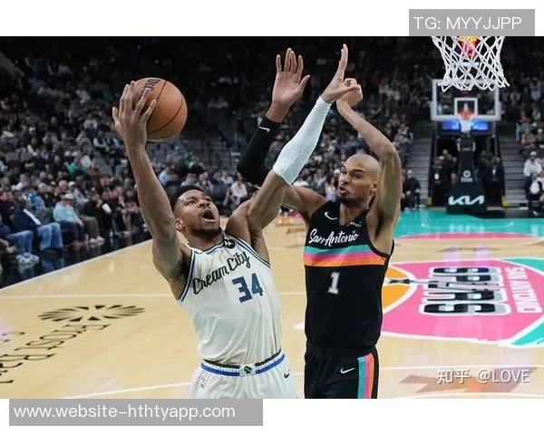 字母哥表现低迷似已放弃雄鹿32分钟仅得11次出手引发热议 字母哥表现低迷似已放弃雄鹿32分钟仅得11次出手引发热议